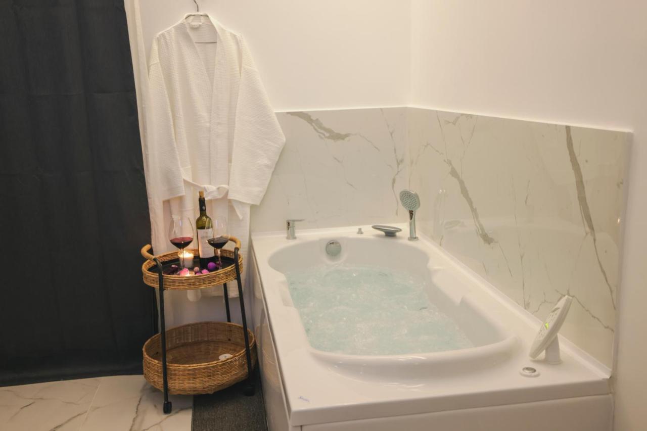 Apollo 2 Bd Jacuzzi Suite Athens Ngoại thất bức ảnh