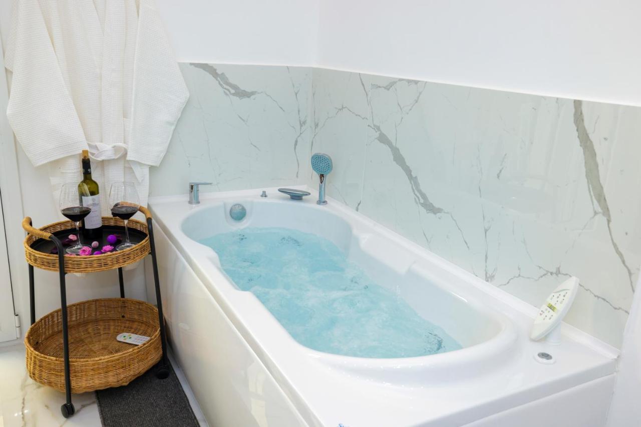 Apollo 2 Bd Jacuzzi Suite Athens Ngoại thất bức ảnh