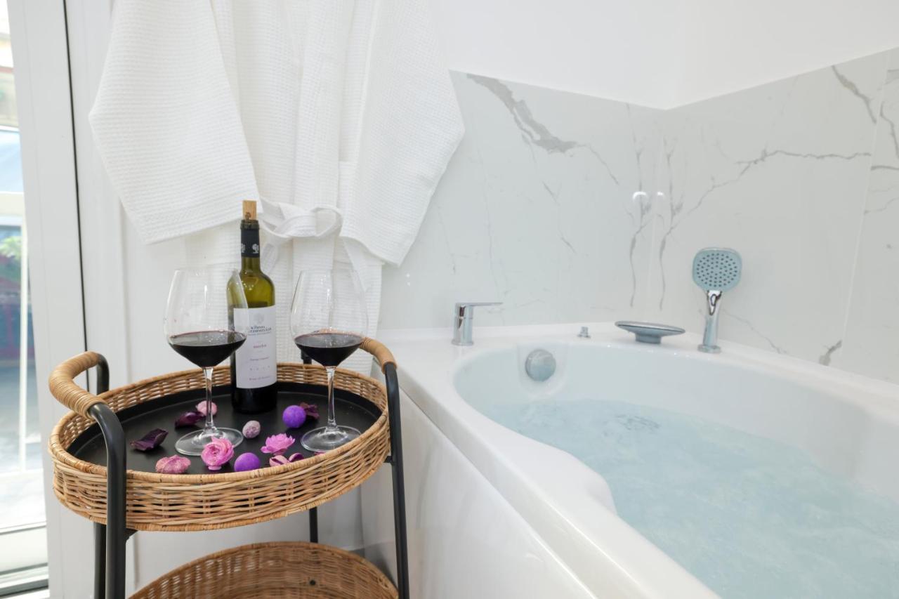 Apollo 2 Bd Jacuzzi Suite Athens Ngoại thất bức ảnh